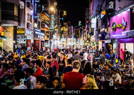 Vie nocturne zone de Pham Ngu Lao ou Pho Tay, Ho Chi Minh Ville ou Saigon, Vietnam Banque D'Images