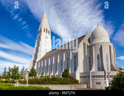 Style de l'architecture expressionniste (l'église de Hallgrimskirkja Hallgrímur) paroisse luthérienne église de Reykjavik, la Scandinavie, la plus grande église de Icelan Banque D'Images