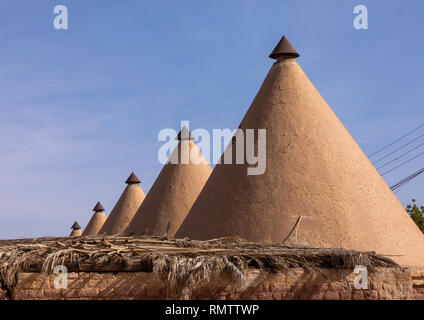 Les maisons construites par l'anglais pour la gare les travailleurs pendant la période coloniale, le nord de l'État, Karima, Soudan Banque D'Images
