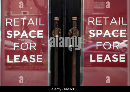 L'espace de vente au détail pour location sign in Brooklyn NYC Banque D'Images