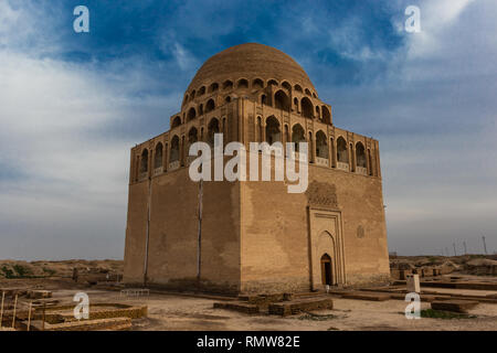 Mausolée de Sultan Sanjar le dirigeant d'une grande dynastie de l'Turkmen-Seljuks, Dar-ul-akhira (l'autre monde) reconnue comme une perle de l'Organisation islamique pour l'archit Banque D'Images