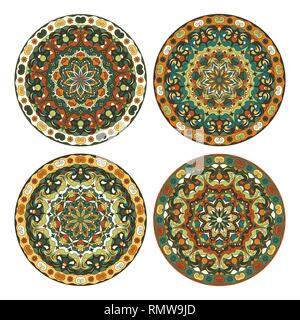 Ensemble de quatre mandalas pour assiettes, plats, etc. les motifs circulaires de couleur. Vector illustration. Illustration de Vecteur