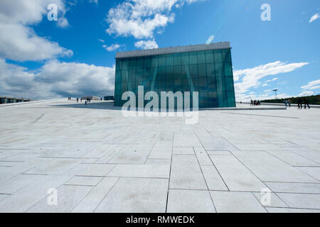 En dehors du nouvel Opéra d'Oslo en Norvège. Banque D'Images