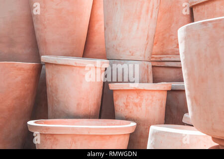 La texture des pots en argile empilés les uns sur les autres. Banque D'Images