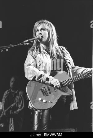 Musicien Melissa Etheridge est montré sur scène pendant un concert en direct de l'apparence. Banque D'Images