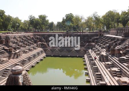 Détails architecturaux de le Temple du Soleil, Modhera-Gujarat-Inde. Banque D'Images