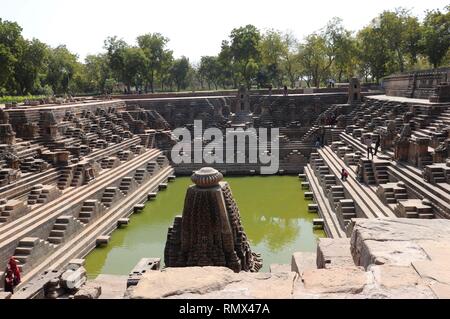 Détails architecturaux de le Temple du Soleil, Modhera-Gujarat-Inde. Banque D'Images