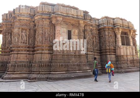 Détails architecturaux de le Temple du Soleil, Modhera-Gujarat-Inde. Banque D'Images