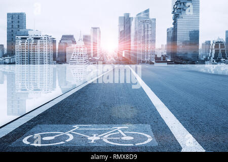 La piste cyclable en ville futuriste à l'éco système de transport à l'avenir concept urbain Banque D'Images