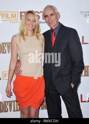 Ludivine Sagnier, Réalisateur Lee Tamahori à Devil's Double Première au Regal Theatre de Los Angeles.Ludivine Sagnier, Réalisateur Lee Tamahori  37 Événement dans la vie d'Hollywood, Californie - Red Carpet Event, USA, Cinéma, Célébrités, photographie, Bestof, Arts, Culture et divertissement, Célébrités, Mode Topix Meilleur de Hollywood, la vie, événement dans la vie d'Hollywood, Californie - Tapis rouge et en backstage, cinéma, télévision, célébrités, célébrités de la musique, des acteurs du Topix même film en salle, et la star ensemble. enquête de crédit, tsuni@Gamma-USA.com Tsuni / USA, 2011 - Groupe, des films et de la télévision Banque D'Images