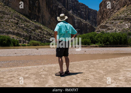 Une vue sur la célèbre de Boquillas Canyon de Big Bend National Park et le Rio Grande au Texas. Banque D'Images