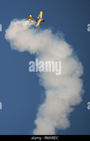 L'image de l'avion effectuer à Aero India 2017, un spectacle aérien à Bangalore, Karnataka, Inde Banque D'Images