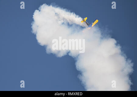 L'image de l'avion effectuer à Aero India 2017, un spectacle aérien à Bangalore, Karnataka, Inde Banque D'Images