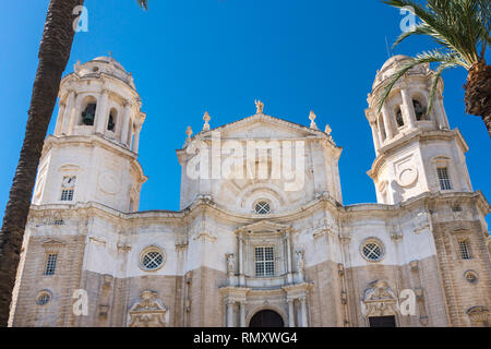 Cadix, Espagne-août 9, 2018:détail de la nouvelle cathédrale de Cadix durant une journée ensoleillée Banque D'Images