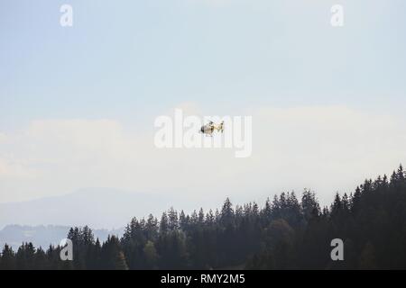 Hélicoptère de sauvetage autrichien ÖAMTC Banque D'Images