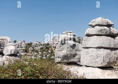 Andalousie en Espagne : D'étranges formations rocheuses dans le parc naturel Torcal de Antequera Banque D'Images