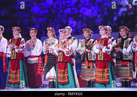 Kiev, Ukraine - 01 Avril 2017 : Performance de l'ensemble de danse ukrainienne à Stella Zakharova gymnastique artistique de l'Ukraine International Cup. Danse folklorique traditionnelle étape. La danse ethnique. Banque D'Images