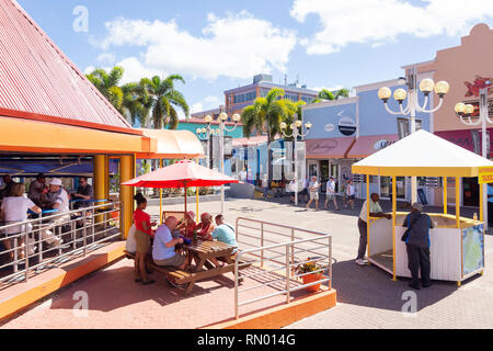 Plein air Heritage Quay shopping centre, St John's, Antigua, Antigua et Barbuda, Lesser Antilles, Caribbean Banque D'Images