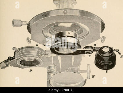 . Annales de la société belge de microscopie. Microscopie électronique. Bulletin de la Société belge de Microscopie, t. XXI. P. III.. j'W'''''''''iiiiii !OE^. Veuillez noter que ces images sont extraites de la page numérisée des images qui peuvent avoir été retouchées numériquement pour plus de lisibilité - coloration et l'aspect de ces illustrations ne peut pas parfaitement ressembler à l'œuvre originale.. Société belge de microscopie. Bruxelles : H. Manceaux Banque D'Images