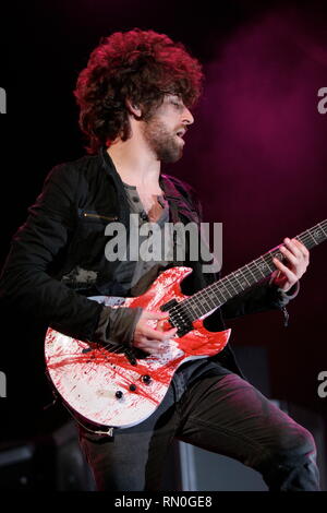 Fall Out Boy le guitariste Joe Trohman est illustré en solo lors d'un concert en direct de l'apparence. Banque D'Images