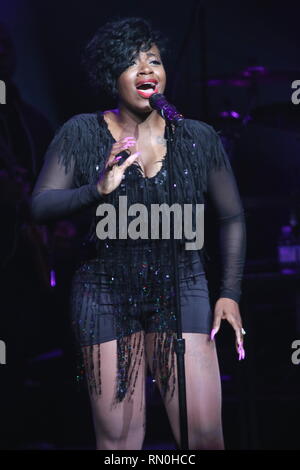 Chanteur, auteur-compositeur, actrice et auteur, Monique Barrino Fantasia, communément connu simplement par le mononym Fantasia, est montré sur scène pendant un concert en direct de l'apparence. Banque D'Images