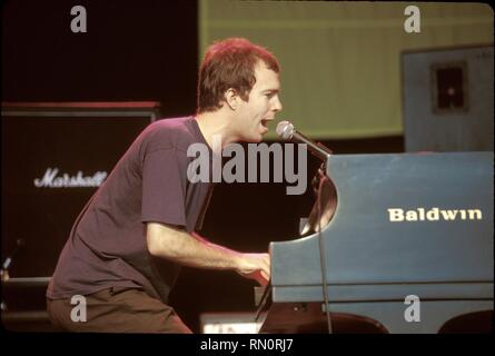 Muician Ben Folds est montré sur scène avec Ben Folds Five lors d'un concert en direct de l'apparence. Banque D'Images