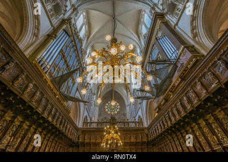 Burgos, Espagne - 24 mars, 2017. Niveau du sol vue intérieure de vault plafond, lumière et stalles du choeur à la Cathédrale Sainte Marie de Burgos (Santa Maria de Banque D'Images