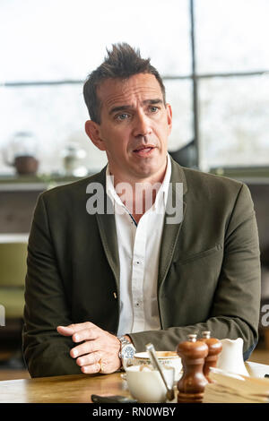 Le Dr Peter Frankopan en conversation à Oxford, Angleterre Banque D'Images