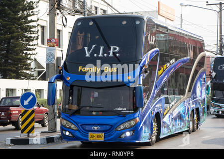 Chiang Mai, Thaïlande - 16 Février 2019 : Bus voyage privée . Photo à la gare routière de Chiangmai. Banque D'Images