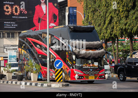 Chiang Mai, Thaïlande - 16 Février 2019 : Bus voyage privée . Photo à la gare routière de Chiangmai. Banque D'Images