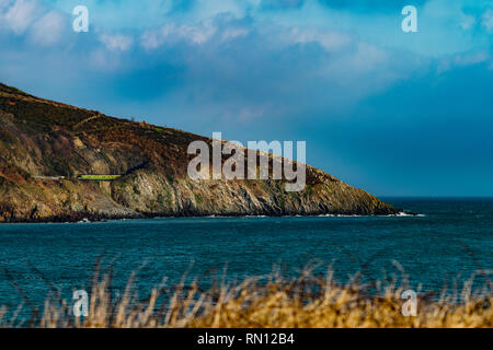 Train Dart à Bray Head en passant par les tunnels (Bray-Graystones). Banque D'Images