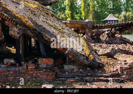 Ruiné à l'intérieur des chambres à gaz d'Auschwitz - Birkenau camp de concentration près de Cracovie, Pologne Banque D'Images
