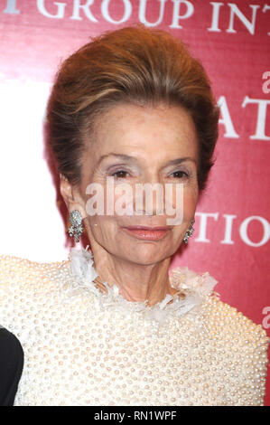 ***PHOTO** Lee Radziwill, soeur cadette de Jackie Kennedy Onassis, est décédé 85 ans Lee Radziwell au Fashion Group International annuel du 28e Nuit des Etoiles au Cipriani Wall Street le 27 octobre 2011 à New York City Crédit : Dennis Van Tine/MediaPunch Banque D'Images