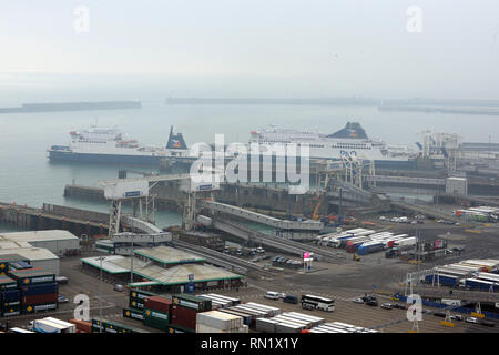 Dover, Royaume-Uni. 16 février 2019. Au cours de la dernière moitié de l'école pause avant terme BREXIT le Port de Douvres a une journée bien remplie comme ferries arrivent et partent pour la France. Crédit : MARTIN DALTON/Alamy Live News Banque D'Images