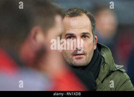 Manuel BAUM, FCA coach, demi-taille, portrait, de graves FC AUGSBURG - FC BAYERN MUNICH 2-3 - DFL RÈGLEMENT INTERDIT TOUTE UTILISATION DES PHOTOGRAPHIES comme des séquences d'images et/ou quasi-vidéo - 1.ligue de soccer allemand , Augsburg, 15 février 2019, journée 23 saison 2018/2019, FCB, Munich, Bavière © Peter Schatz / Alamy Live News Banque D'Images