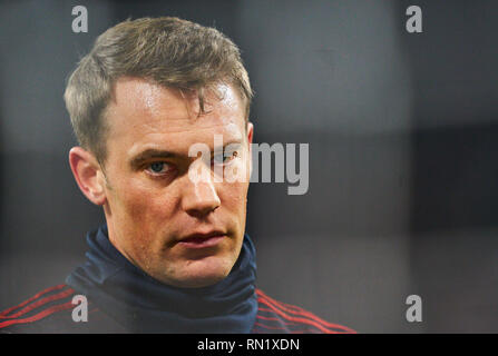 Manuel NEUER, FCB 1 demi-taille, portrait, Illustration, Symbole, fonction, FC AUGSBURG - FC BAYERN MUNICH 2-3 - DFL RÈGLEMENT INTERDIT TOUTE UTILISATION DES PHOTOGRAPHIES comme des séquences d'images et/ou quasi-vidéo - 1.ligue de soccer allemand , Augsburg, 15 février 2019, journée 23 saison 2018/2019, FCB, Munich, Bavière © Peter Schatz / Alamy Live News Banque D'Images