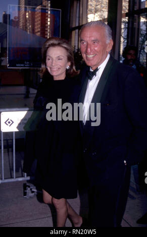 Lee Radziwill et Herbert Ross assister au Lincoln Centre rend hommage à Shirley MacLaine au Avery Fisher Hall le 8 mai 1995 à New York. Crédit : Walter McBride/MediaPunch Banque D'Images