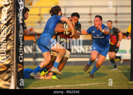 Viadana, Italie. 16 Février, 2019. Le zèbre n8 Jimmy Tuivaiti tente de marquer un essai lors du match contre le Leinster en PRO14 2018 Guinness 2019©Massimiliano Carnabuci/Alamy live news Banque D'Images