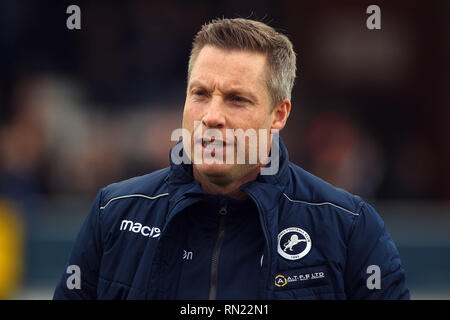 Millwall Manager Neil Harris regarde sur. L'Unis , FA Cup 5ème tour, l'AFC Wimbledon v Millwall au Cherry Red Records Stadium de Kingston upon Thames, Surrey le samedi 16 février 2019. Ce droit ne peut être utilisé qu'à des fins rédactionnelles. Usage éditorial uniquement, licence requise pour un usage commercial. Aucune utilisation de pari, de jeux ou d'un seul club/ligue/dvd publications. pic par Steffan Bowen/Andrew Orchard la photographie de sport/Alamy live news Banque D'Images