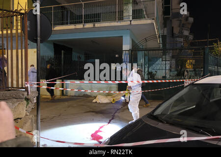 Agguato mortale a Mugnano. Un Ucciso colpi di operatore onu pistola del mercato ittico di Via Pietro Nenni. 16 Février, 2019. L'uomo, Giovanni Pianese,¨ Ã stato colpito con un colpo alla testa ed Ã¨ morto sul colpo. Cronaca en foto il corpo di Giovanni Pianese. Crédit : Fabio Sasso/ZUMA/Alamy Fil Live News Banque D'Images