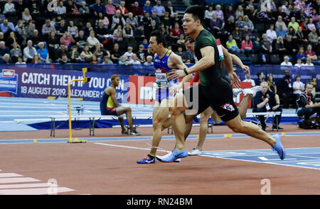 Birmingham, UK. 16 Février, 2019. La Chine a su Bingtian (avant) est en compétition dans l'épreuve du 60m à la finale du Grand Prix IAAF Indoor de Birmingham, Grande-Bretagne, le 16 février 2019. Credit : Han Yan/Xinhua/Alamy Live News Banque D'Images