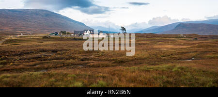 Corrour, Écosse, Royaume-Uni - 25 septembre 2017 : la station de Corrour House sur la West Highland Line Railway occupe une position éloignées et isolées sur Rannoch Banque D'Images