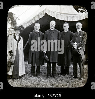 Catholic Boys Brigade c1910/1915. Diapositive sur verre - "Visiteurs" Banque D'Images