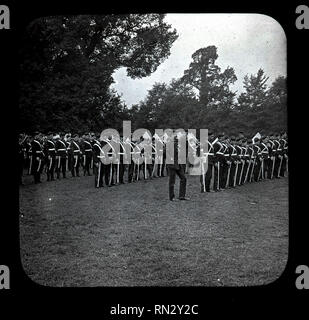 Catholic Boys Brigade c1910/1915. Diapositive sur verre - "Compétition Equipes'. Banque D'Images