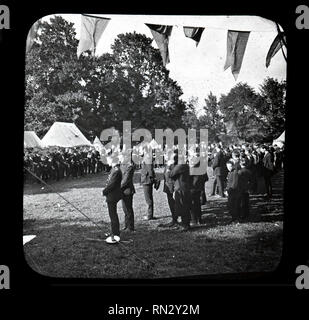 Catholic Boys Brigade c1910/1915. Diapositive sur verre - 'Morning prières'. Banque D'Images