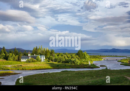 Petite église à le parc national de Thingvellir, Site du patrimoine mondial de l'Unesco et l'une des destinations touristiques les plus populaires sur la Route Touristique du Cercle d'Or Banque D'Images