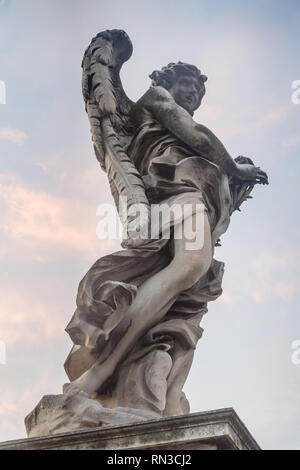 Sculpture d'un ange sur le pont de Sant'Angelo à Rome, Italie Banque D'Images