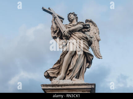 Sculpture d'un ange sur le pont de Sant'Angelo à Rome, Italie Banque D'Images