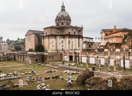 Vue de l'église Santi Luca e Martina de Forum de César à Rome, Italie Banque D'Images