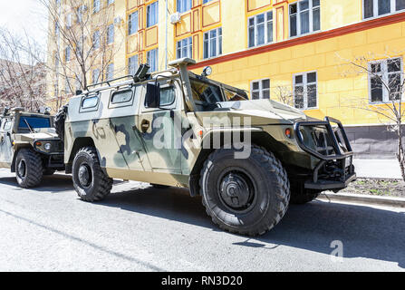 Samara, Russie - 5 mai 2018 : les véhicules à haute mobilité GAZ Tigr-2330 est une fédération de 4x4, tout-terrain multi-usages, la mobilité de l'infanterie de camouflage du véhicule Banque D'Images